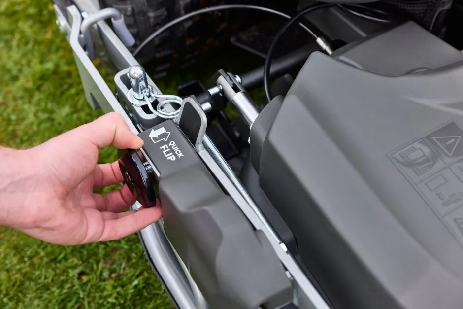 Park Pro 900 AWX - Technologia Quickflip: wyczyść agregat tnący w mniej niż 30 sekund.