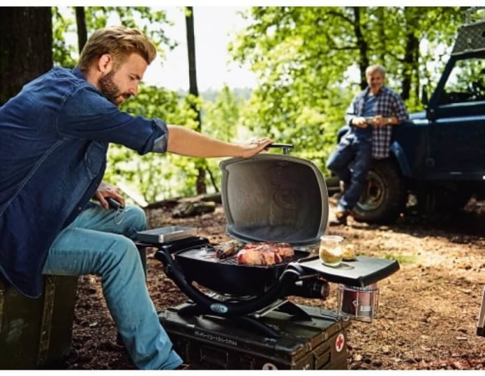 Q 1200 Stand - Model wyposażony w dwa solidne uchwyty ułatwiające przenoszenie