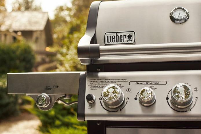 Weber Spirit Premium SP-335 GBS - Grill wyposażony w szyny aromatyzujące Flavorizer Bars