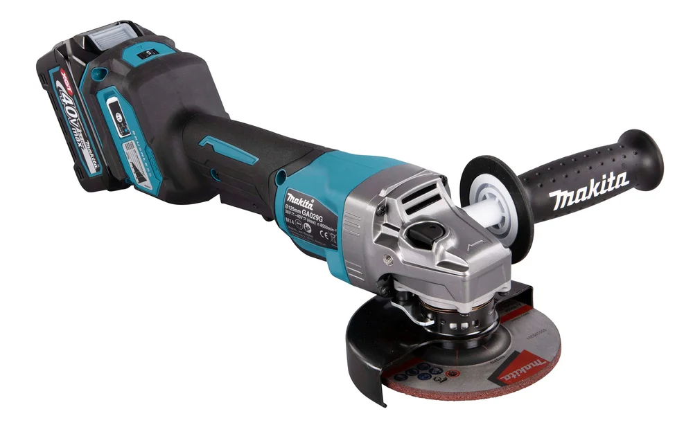 Makita GA029GM201 - Wydajna bezszczotkowa, akumulatorowa szlifierka kątowa z tarczą 125 mm do ciężkich zastosowań.