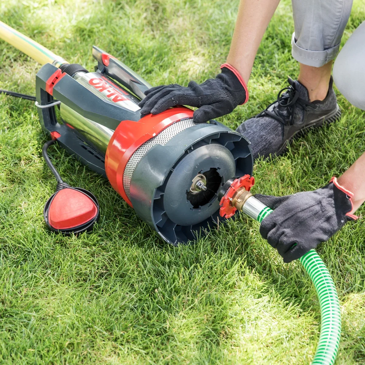 AL-KO DIVE 6500/34 PREMIUM - Dzięki mocnemu silnikowi o mocy 1 000 W i 3-stopniowemu napędowi pompy osiąga się przepływ do 5600 l/h, a pompowanie wody odbywa się w bardzo krótkim czasie