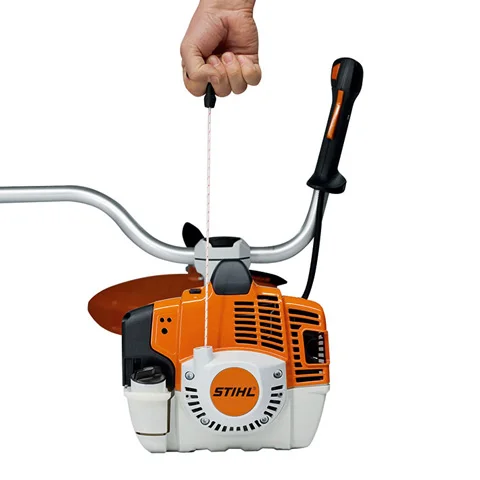 Stihl FS 411 C-EM - Jeszcze łatwiejsze uruchamianie dzięki dodatkowej sprężynie umieszczonej pomiędzy rolką linki rozruchowej a wałem korbowym