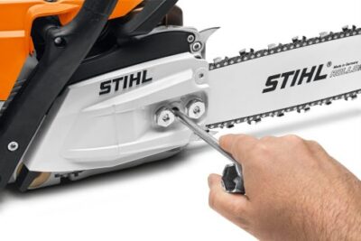 STIHL MS 311 – boczny napinacz łańcucha dla szybkiej regulacji