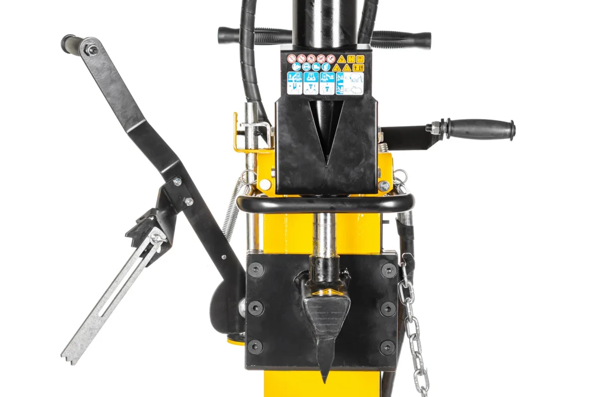 Cedrus LS09V -Jest w stanie łupać drewno o długości od 56 cm do 104 cm.