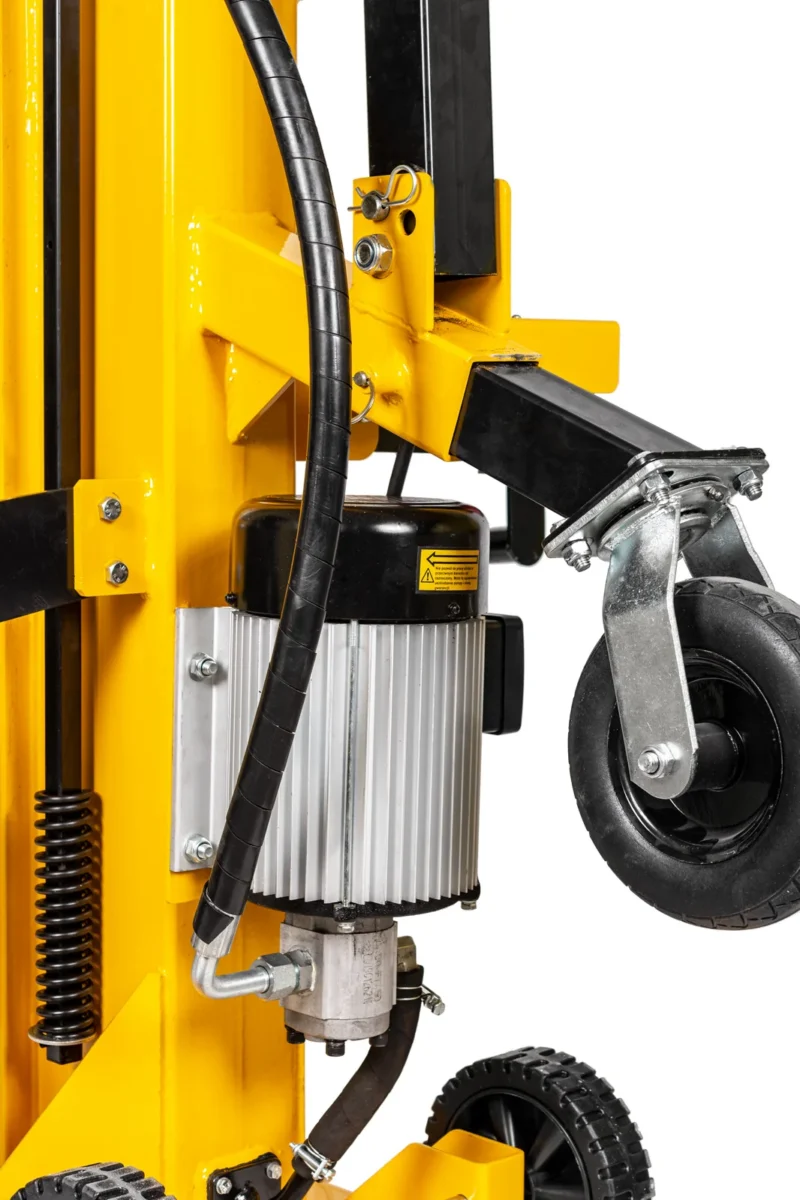 Cedrus LS09V - Koła będące wyposażaniem seryjnym ułatwiają transport maszyny.