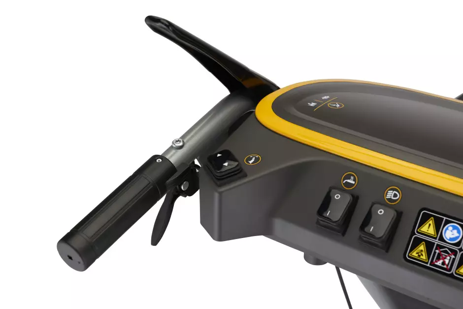 Stiga ST 976 T - Podgrzewanie rączek włączane przyciskiem na pulpicie, dzięki czemu można kontynuować pracę nawet w bardzo niskich temperaturach otoczenia