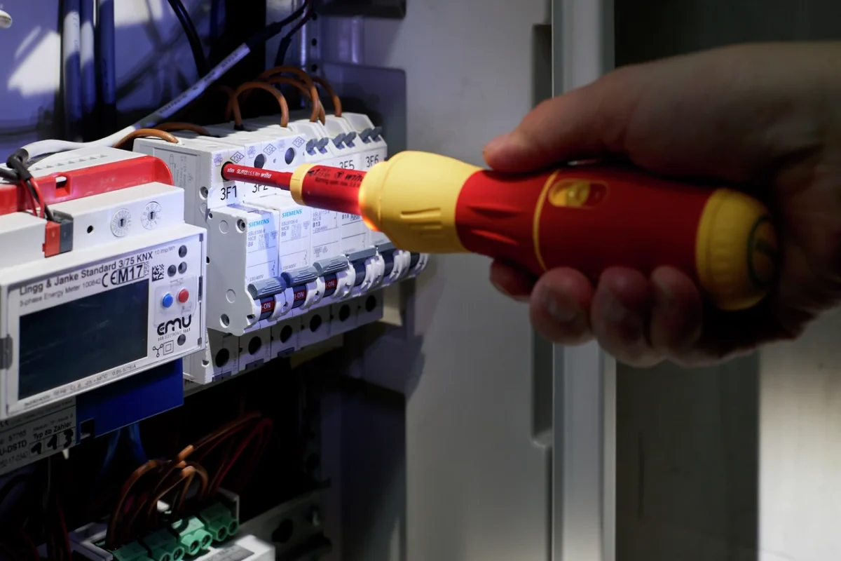 Wiha 43162 - Łatwe i szybkie wyjmowanie bitów