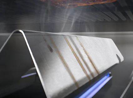 Weber Spirit® E-310 - Szyny aromatyzujące Flavorizer® Bars ze stali nierdzewnej zatrzymują soki i odparowują je, przez co wzmacniają aromat grillowanych potraw.