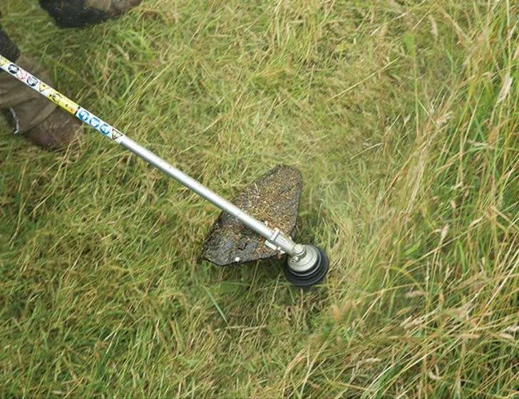 Shindaiwa C263Ts - Doskonała zarówno do profesjonalnych zastosowań ogrodniczych, jak i do użytku domowego.