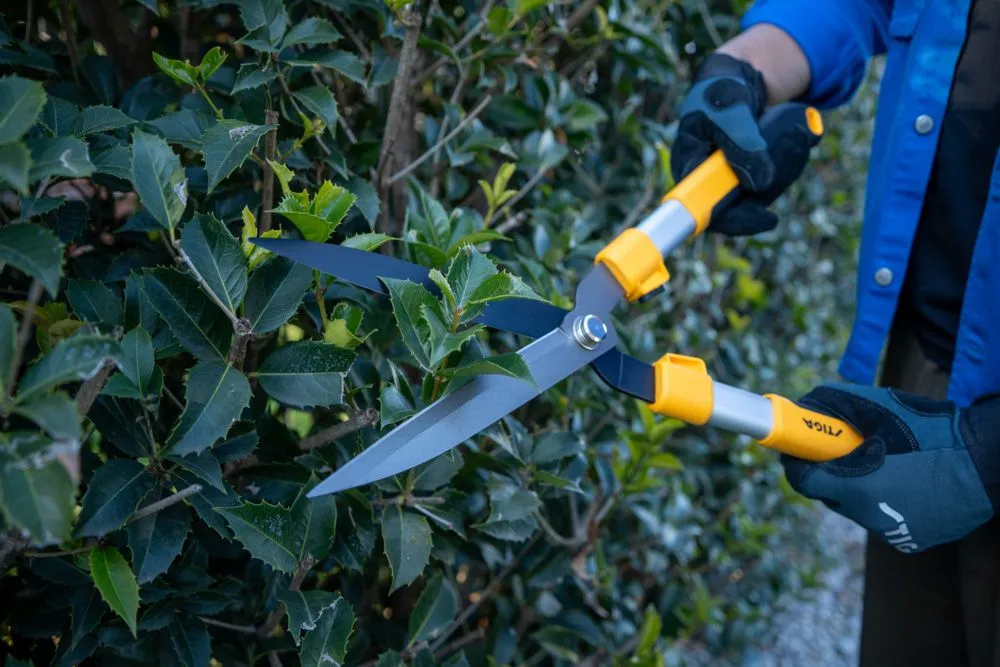 Stiga Nożyce do żywopłotu - Aluminiowe uchwyty zmniejszają wagę narzędzia, ułatwiając dłuższą pracę.