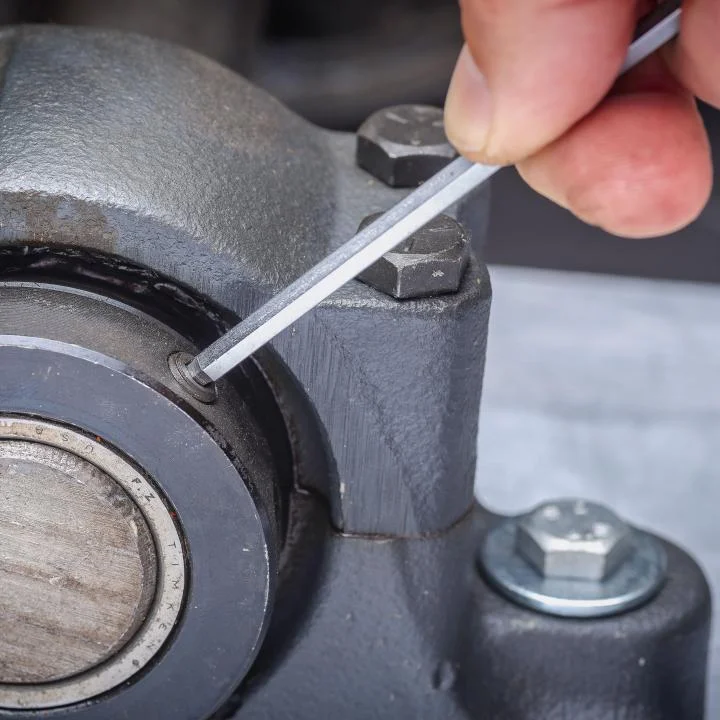 Sata ST09102SJ - Idealnie wyprofilowane trzpienie zapewniają pewny chwyt i szybkie dopasowanie do gniazda, a sfazowane końcówki ułatwiają precyzyjne wsunięcie narzędzia.