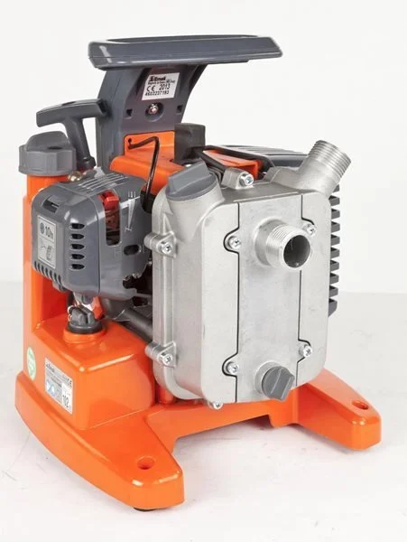 Oleo-Mac WP 300 - Lekka, kompaktowa i mobilna pompa spalinowa do nawadniania, odwadniania i drobnych prac budowlanych