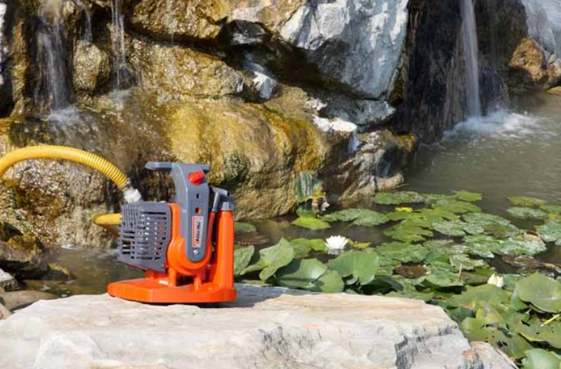 Oleo-Mac WP 300 - Chromowany cylinder, kuty wał i korbowód oraz antykorozyjny wał silnika zapewniają trwałość i niezawodność.