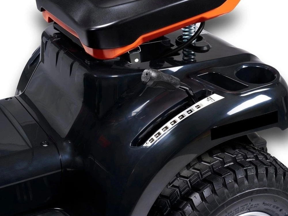 Oleo-Mac OM 109L/19 KV Praktyczna regulacja wysokości koszenia za pomocą dogodnie umieszczonej dźwigni z podziałką (7 pozycji)